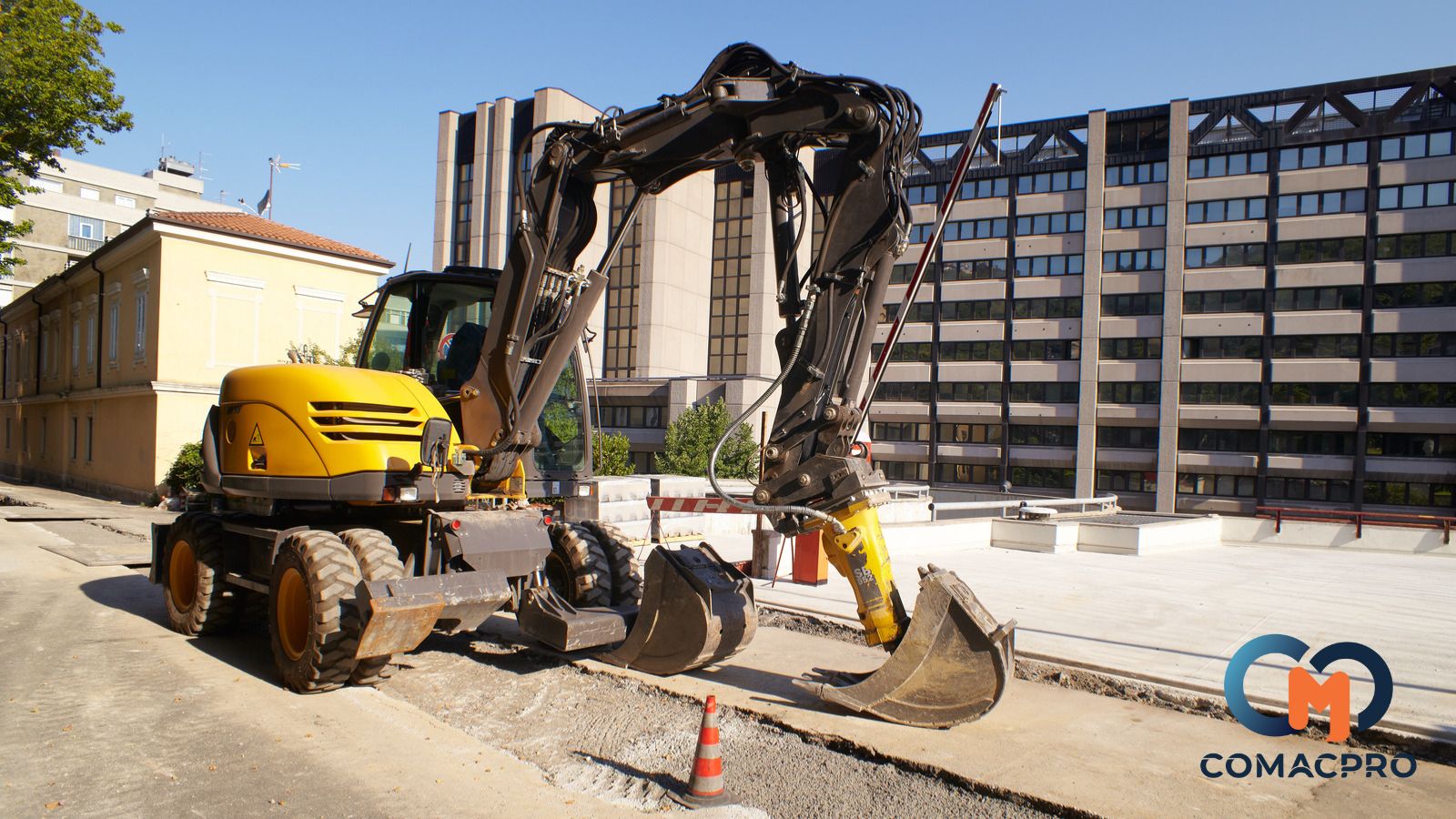 Người vận hành cần phải nắm bắt được những quy định trước khi vận hành máy xúc