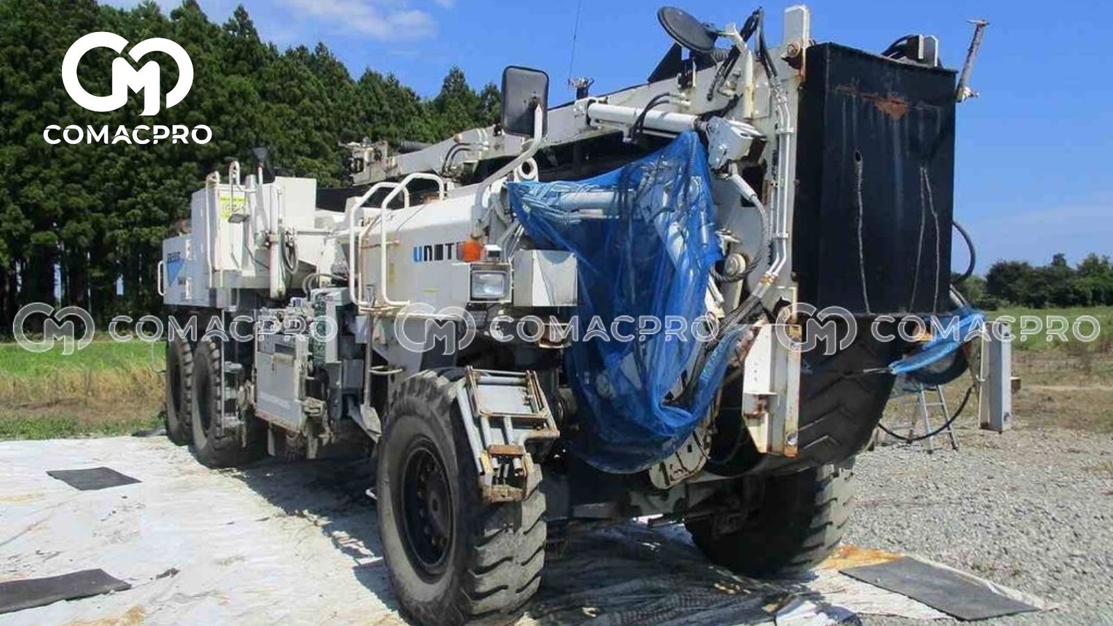 Xe cào bóc SAKAI ER551F đời 2006 bao gồm các thông số kỹ thuật chính sau: