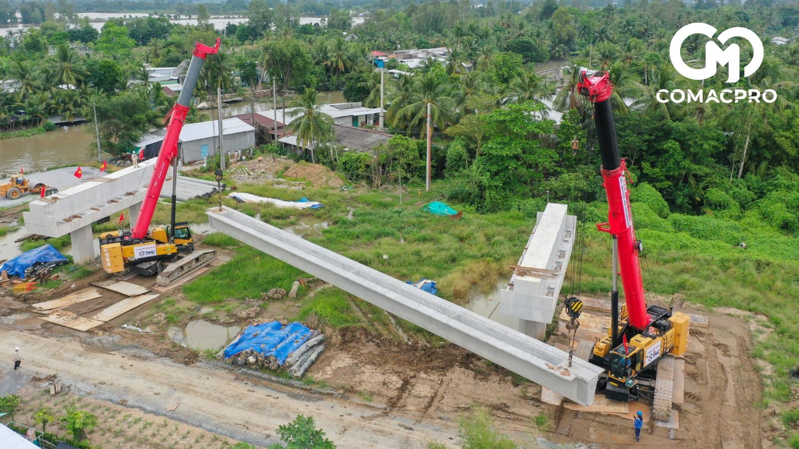 Đây là cây cầu đầu tiên thuộc gói thầu được thi công lao lắp dầm.