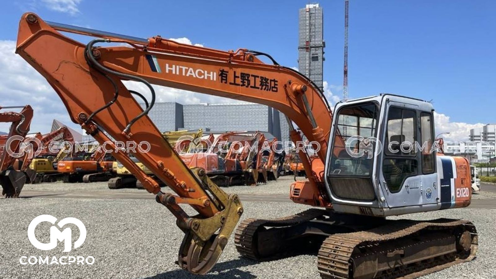 HITACHI EX120-2 là một dòng máy xúc bánh xích (excavator) cỡ trung bình, được thiết kế để thực hiện các công việc đào bới, xúc đất, san ủi và các công việc xây dựng, khai thác mỏ.