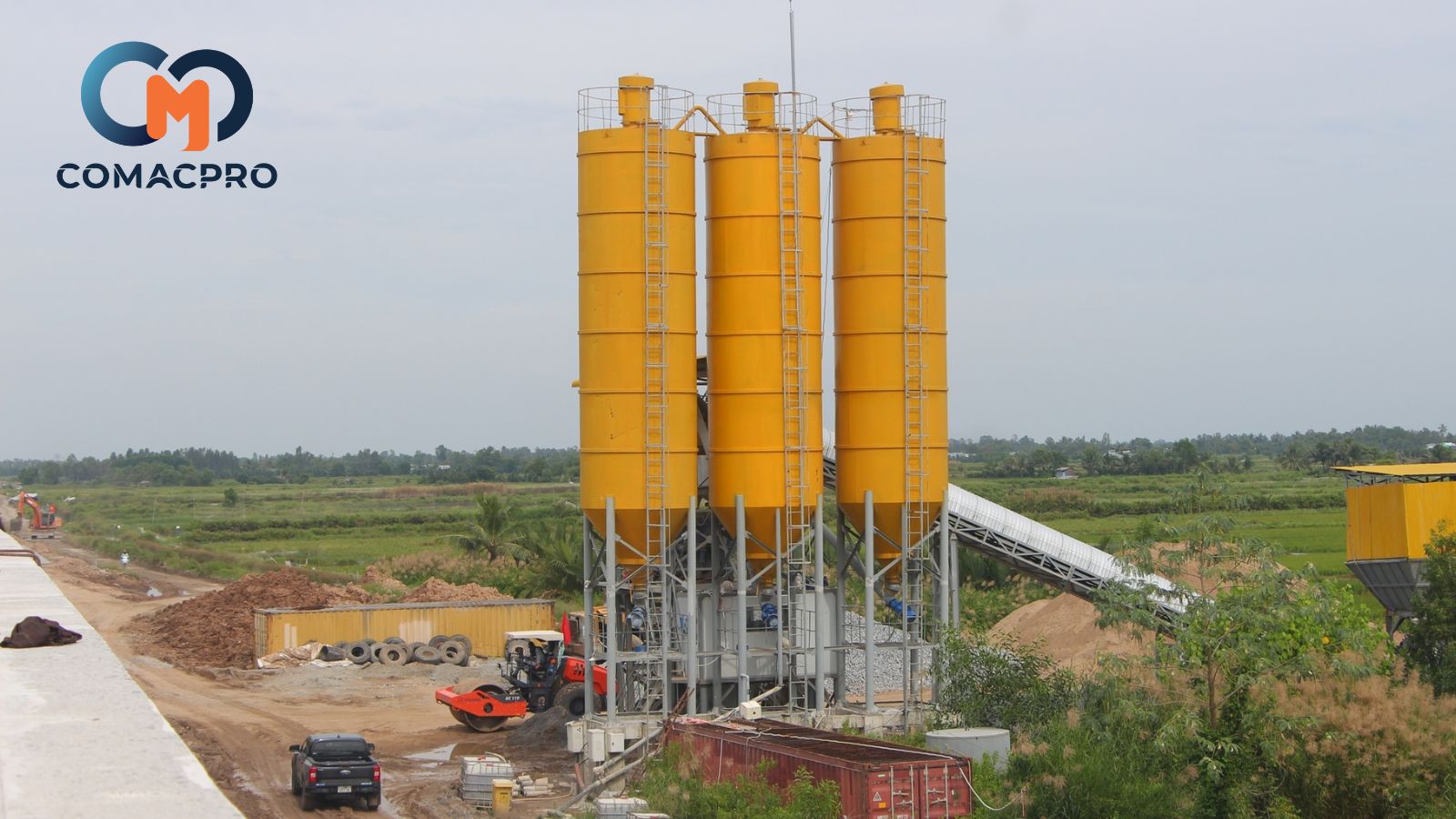 Trạm trộn bê tông cũng hoạt động hết công suất đáp ứng đủ nhu cầu thi công các cầu trên tuyến.