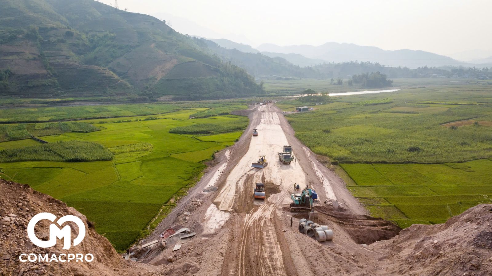 Hiện trên toàn dự án đang triển khai khoảng 80 mũi thi công tại 11/11 gói thầu. Lũy kế tổng sản lượng thi công của dự án tính đến nay đạt 1.902 tỷ đồng, tương đương 50,57 % giá trị xây lắp theo các hợp đồng (3.762 tỷ đồng).