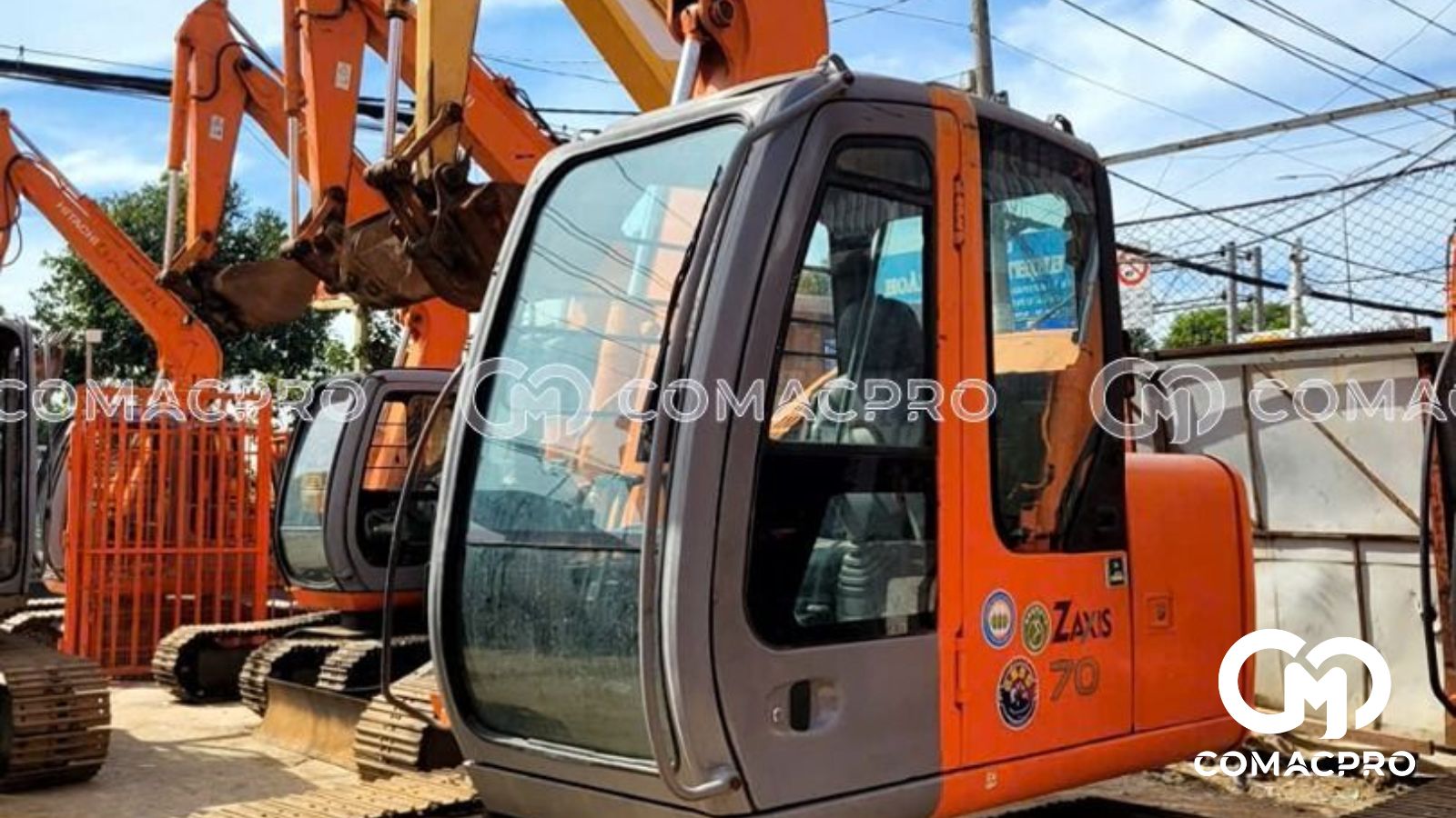 Máy xúc mini HITACHI ZX70 bao gồm các thông số kỹ thuật chính sau: