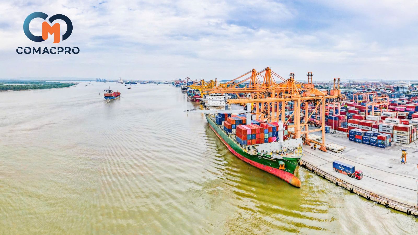 Việc luồng tuyến được khơi thông phục vụ công tác luân chuyển hàng hoá kịp thời, hiệu quả (Ảnh: Tạ Hải).