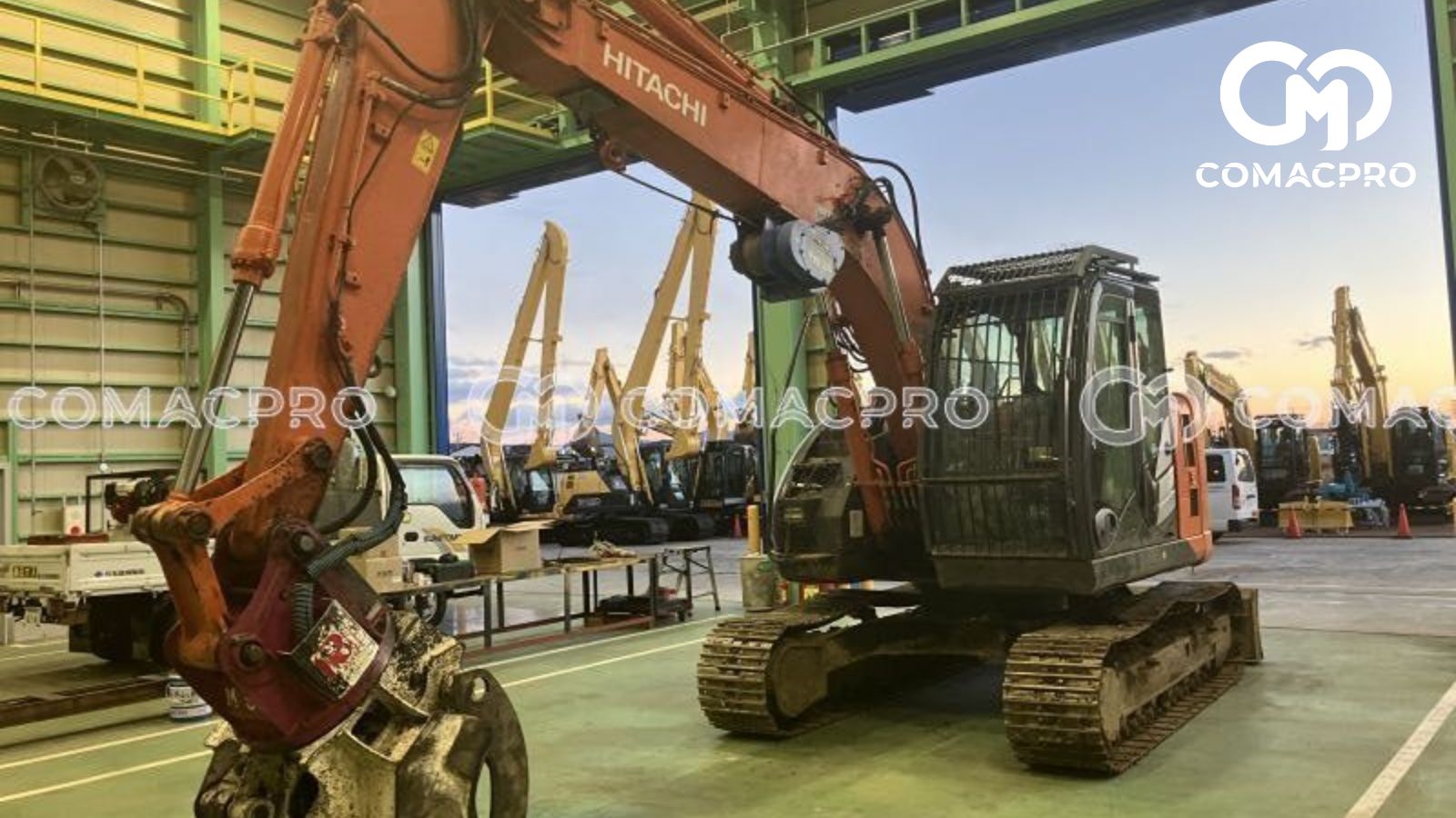 Thích hợp cho các công trình xây dựng san lấp mặt bằng, phá dỡ và đào mương, HITACHI ZX135US-5B là lựa chọn lý tưởng giúp tiết kiệm chi phí bảo trì và đảm bảo sự thoải mái cho người vận hành.