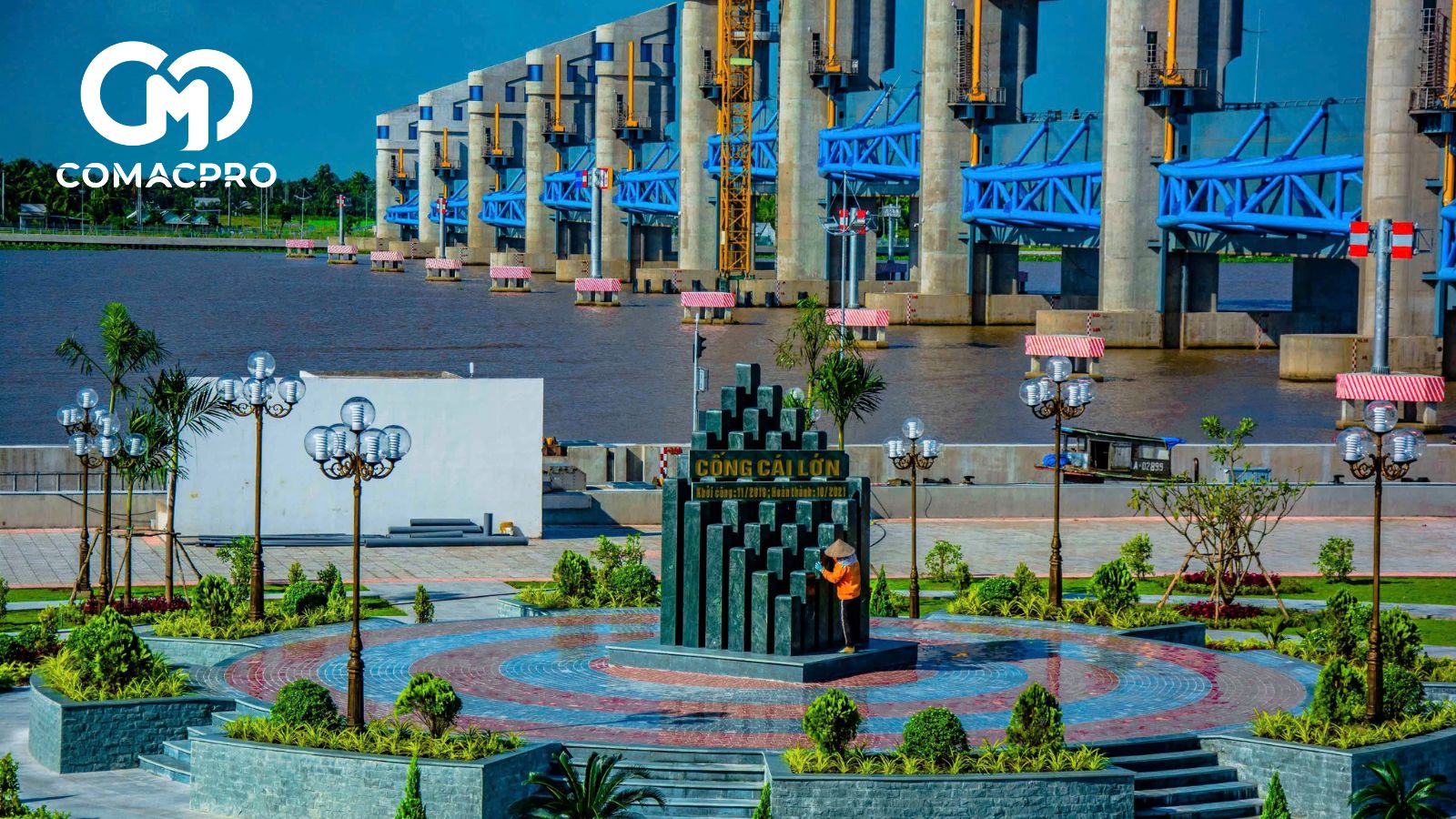 Cống Cái Lớn được xây dựng trên sông Cái Lớn, một bờ thuộc địa phận xã Bình An, huyện Châu Thành nối với bờ thuộc xã Hưng Yên, huyện An Biên, tỉnh Kiên Giang, có chiều rộng thông nước 455m, gồm 11 khoang, mỗi khoang rộng 40m và âu thuyền rộng 15m. Các cửa van cống, âu thuyền vận hành bằng hệ thống xi-lanh thủy lực.