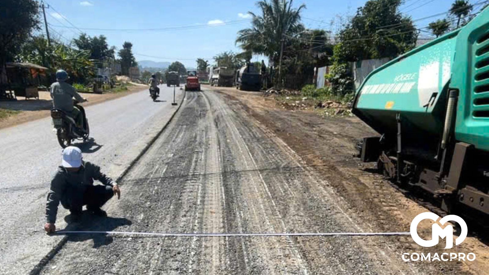 Nhà thầu đã cào, bóc lớp nhựa thi công không đảm bảo chất lượng lên để thảm lại.