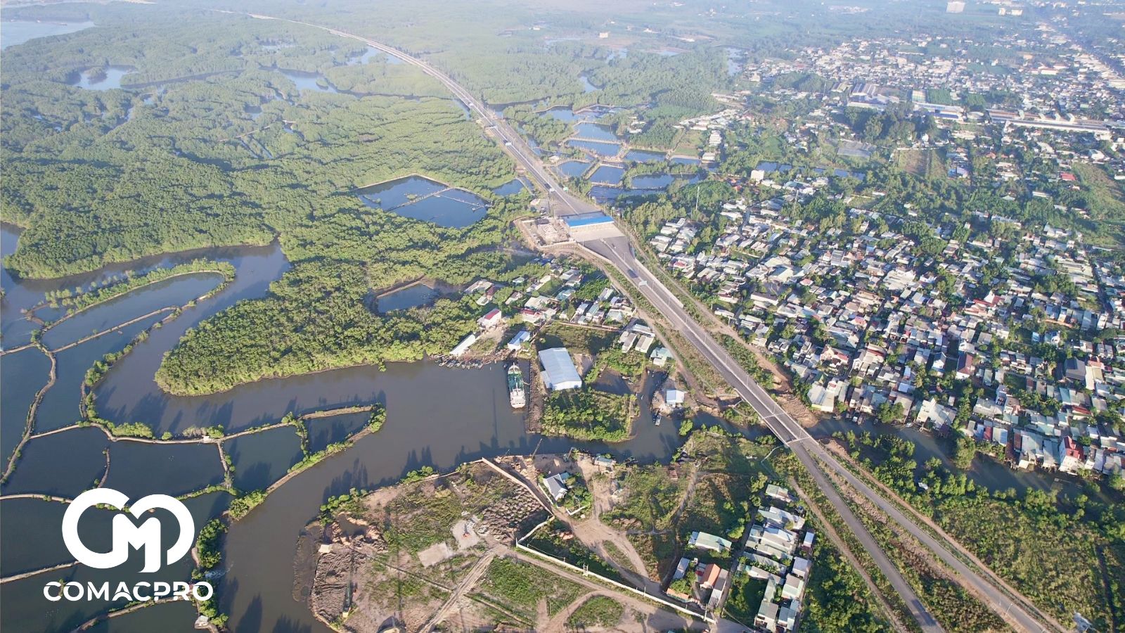 Toàn cảnh đoạn cao tốc Bến Lức - Long Thành đoạn gần ra QL51.