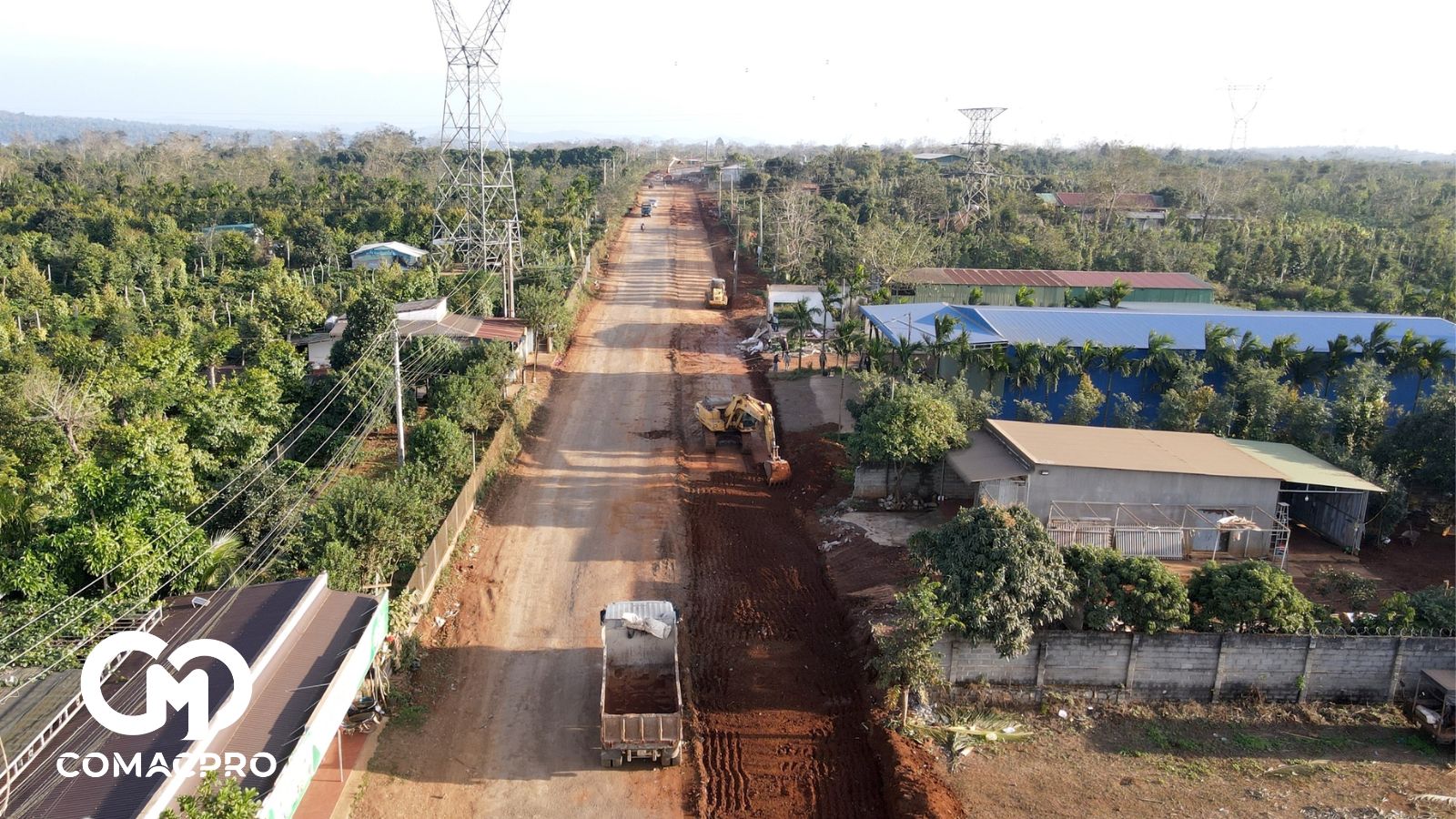 Tuy nhiên, quá trình thi công, phạm vi mặt bằng đã giải phóng được nhiều nhưng không liên tục, ngắt quãng vì vậy công tác triển khai thi công gặp nhiều khó khăn. Đến nay, chủ đầu tư, nhà thầu tuyên truyền, vận động người dân đã đồng thuận bàn giao mặt bằng để nhà thầu thi công.