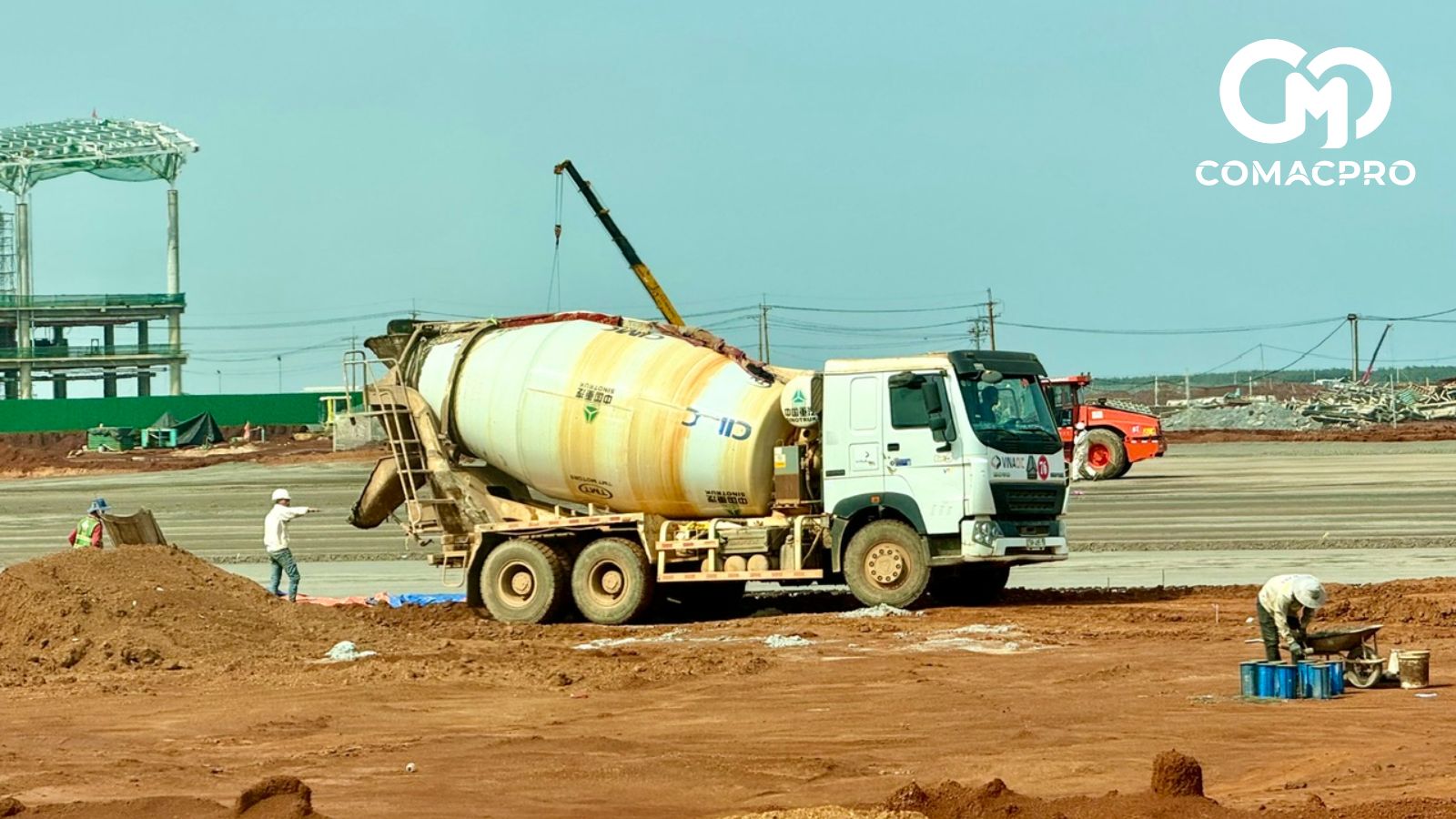 Xe máy thiết bị ở dự án thành phần 3 cao tốc Biên Hòa - Vũng Tàu cũng đã trở lại công trường sau kỳ nghỉ Tết.