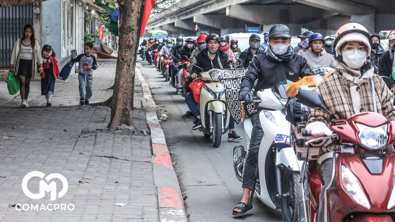 Sau hơn một tháng triển khai Nghị định 168/2024, ý thức người tham gia giao thông trên cả nước đã được nâng lên rõ rệt, giao thông trật tự, an toàn hơn. Ảnh: Tạ Hải.