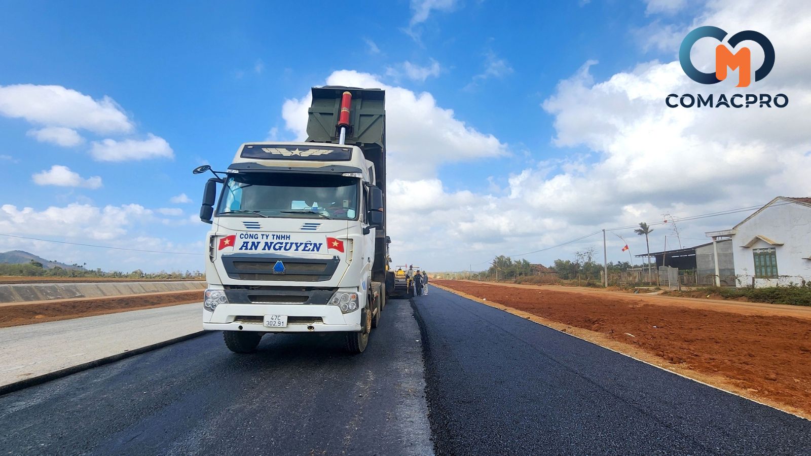 An Nguyên là một trong 3 nhà thầu liên danh của gói thầu số 3 thi công vượt tiến độ và thảm những mét nhựa đầu tiên trên toàn dự án cao tốc Khánh Hòa - Buôn Ma Thuột.