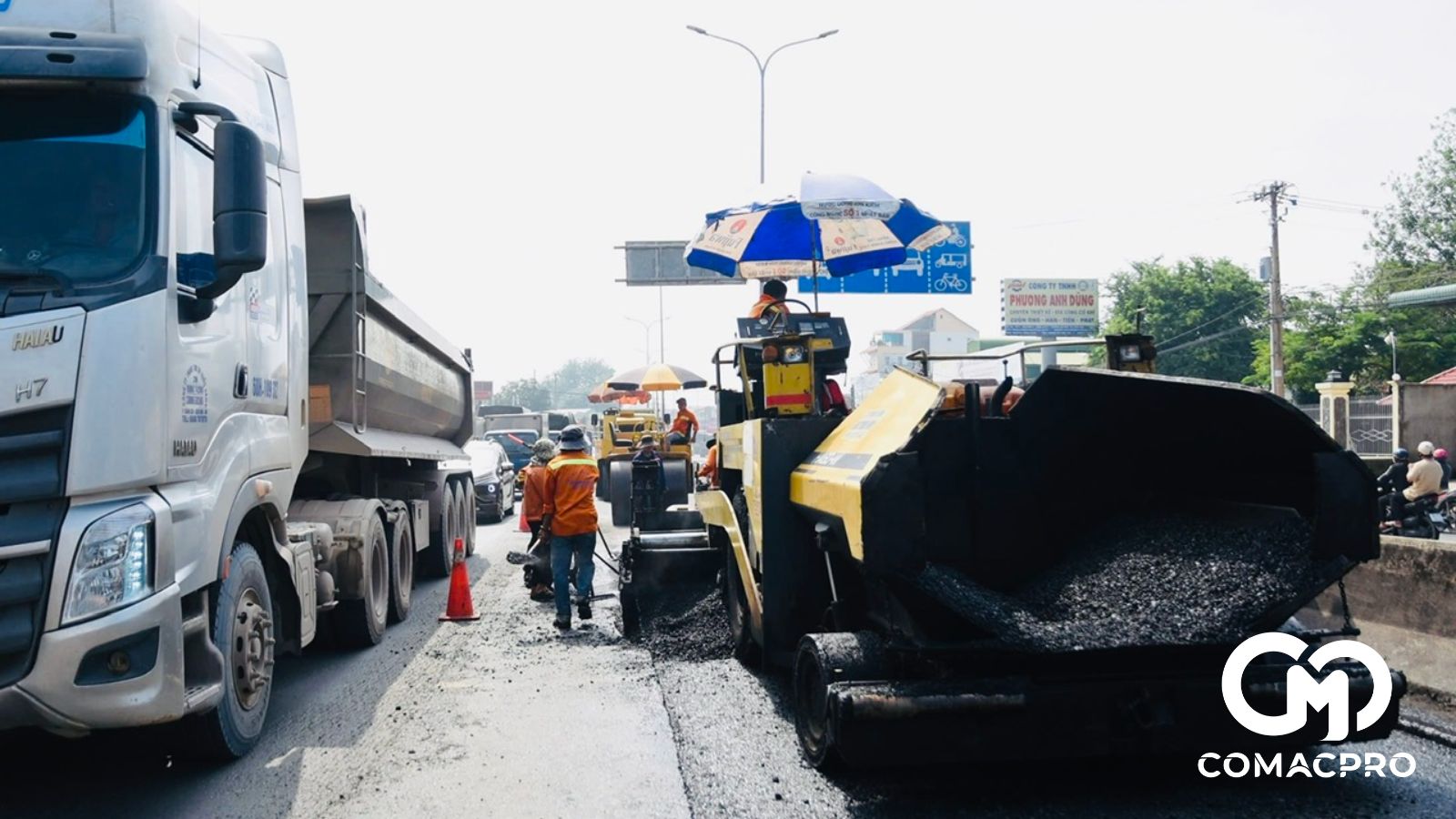 “Bộ GTVT đang xem xét việc nâng cấp, sửa chữa toàn diện hạ tầng giao thông tuyến quốc lộ 51 theo đề nghị của địa phương. Trước mắt đơn vị bảo dưỡng thường xuyên đã nỗ lực khắc phục các điểm hư hỏng để người dân lưu thông an toàn. Tuy nhiên do khối lượng hư hỏng quá lớn, nguồn kinh phí bảo trì không đủ nên tình trạng xuống cấp, hư hỏng trên tuyến vẫn tiếp tục xảy ra”, ông Thành nói.