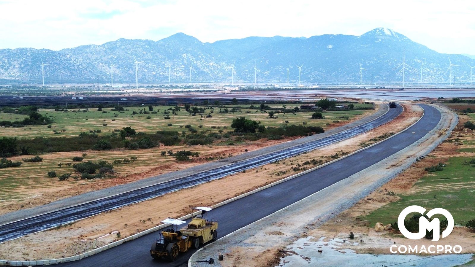 Theo ông Nguyễn Thành Long, Phó giám đốc Ban QLDA Đầu tư các công trình giao thông tỉnh Ninh Thuận (chủ đầu tư) với tiến độ thi công hiện tại toàn tuyến sẽ hoàn thành vào cuối tháng 4/2025. "Để dự án phát huy hiệu quả, tỉnh đã đề xuất Bộ GTVT sớm hoàn thành các nhánh kết nối tại nút giao 709 đấu nối vào cao tốc Bắc - Nam", ông Long cho hay.