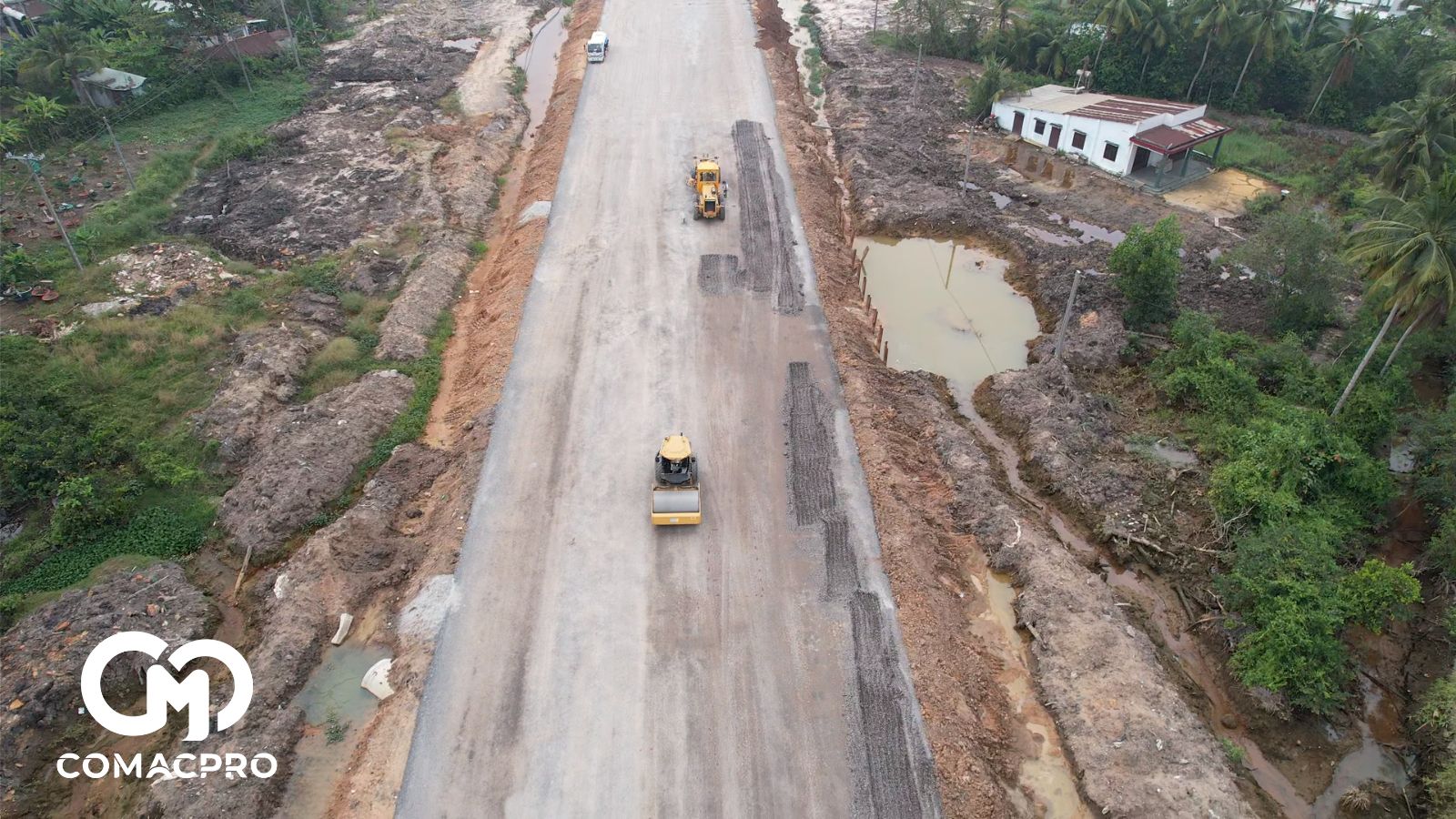 Xe máy thiết bị thi công đường dẫn tại dự án thành phần 1A Vành đai 3 TP.HCM.