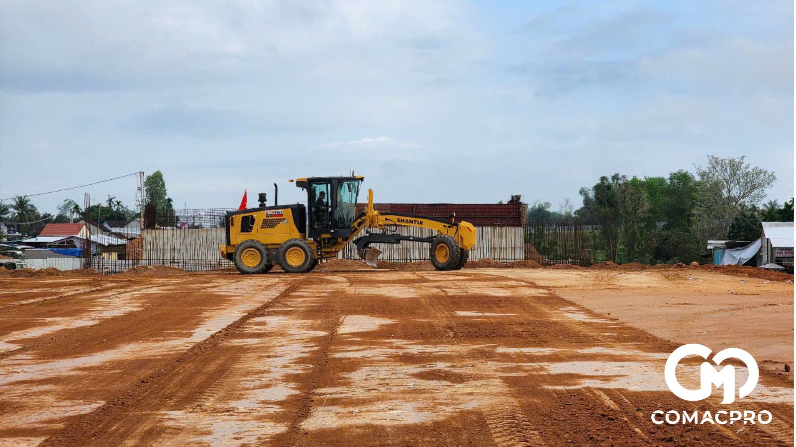 Hơn 20 ngày sau Tết nhưng nắng xen kẽ chỉ được vài ngày, còn lại là mưa gió nên công tác thi công dự án không thuận lợi.