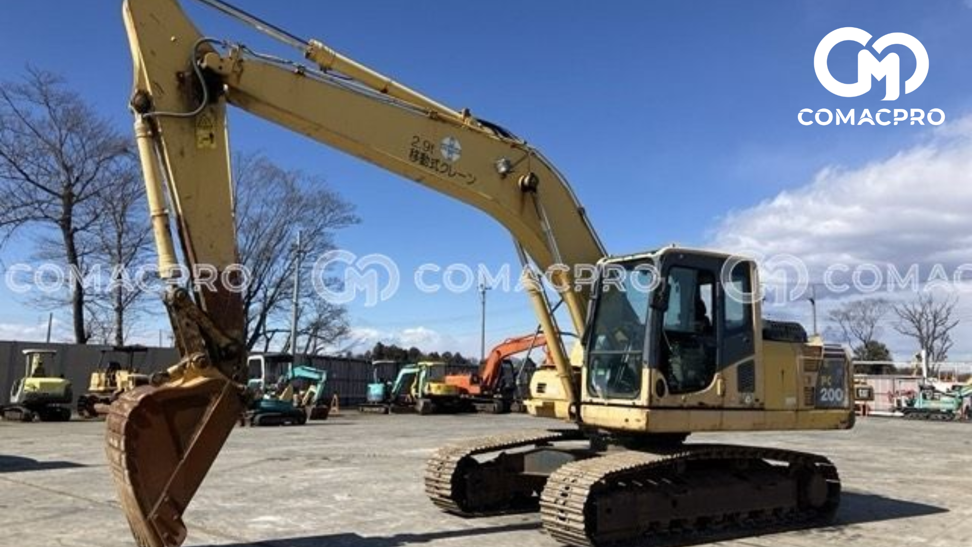 Tiếp đến là dòng PC200-8N1 thuộc hãng KOMATSU, xúc 200 có kích thước vừa phải, không quá cồng kềnh nhưng vẫn đảm bảo hiệu suất làm việc cao: