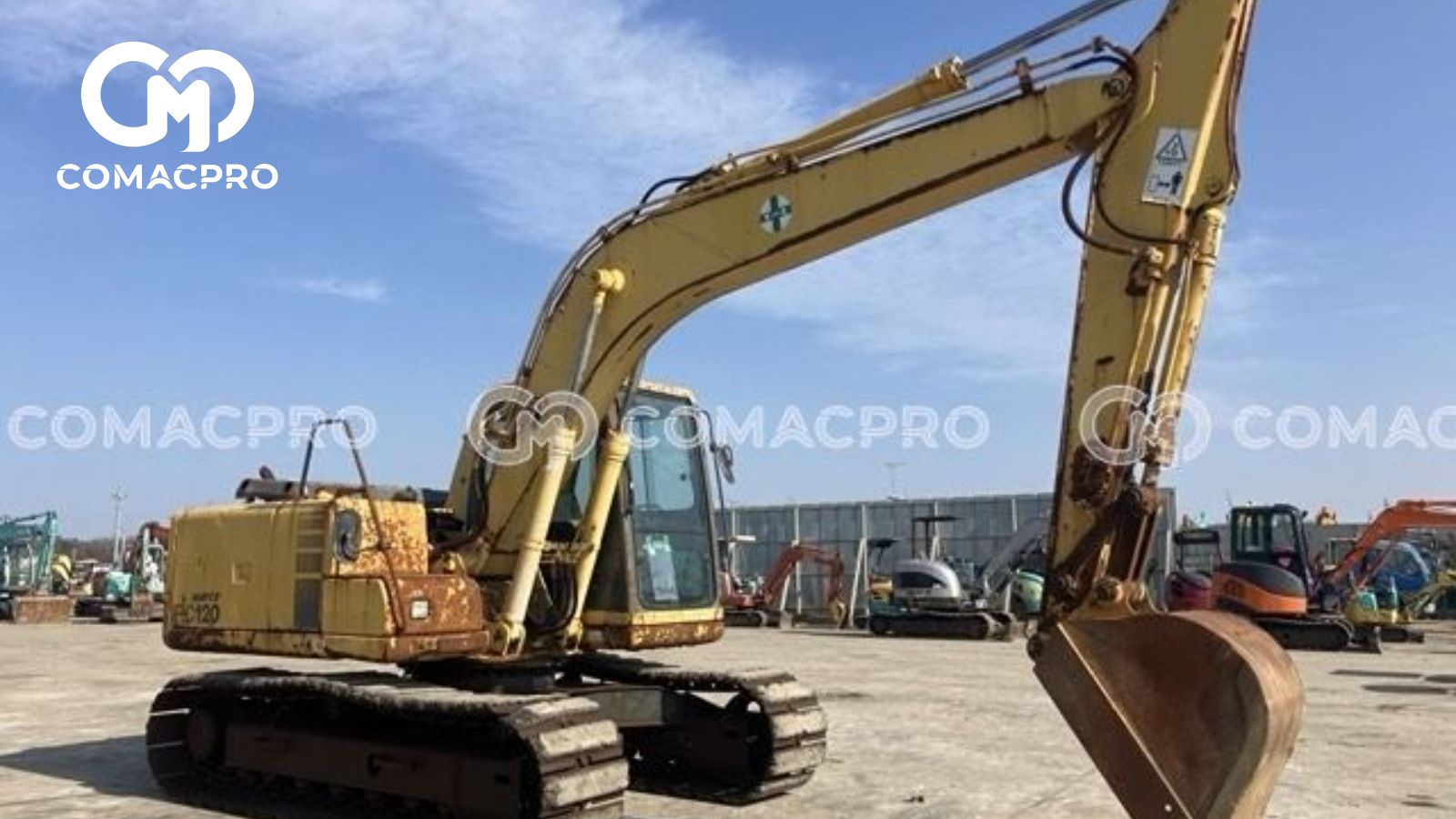PC120-6E là một phiên bản khác của dòng máy xúc PC120 Komatsu nổi bật với những cải tiến về hiệu suất và tính năng tiết kiệm nhiên liệu so với các phiên bản cũ hơn.