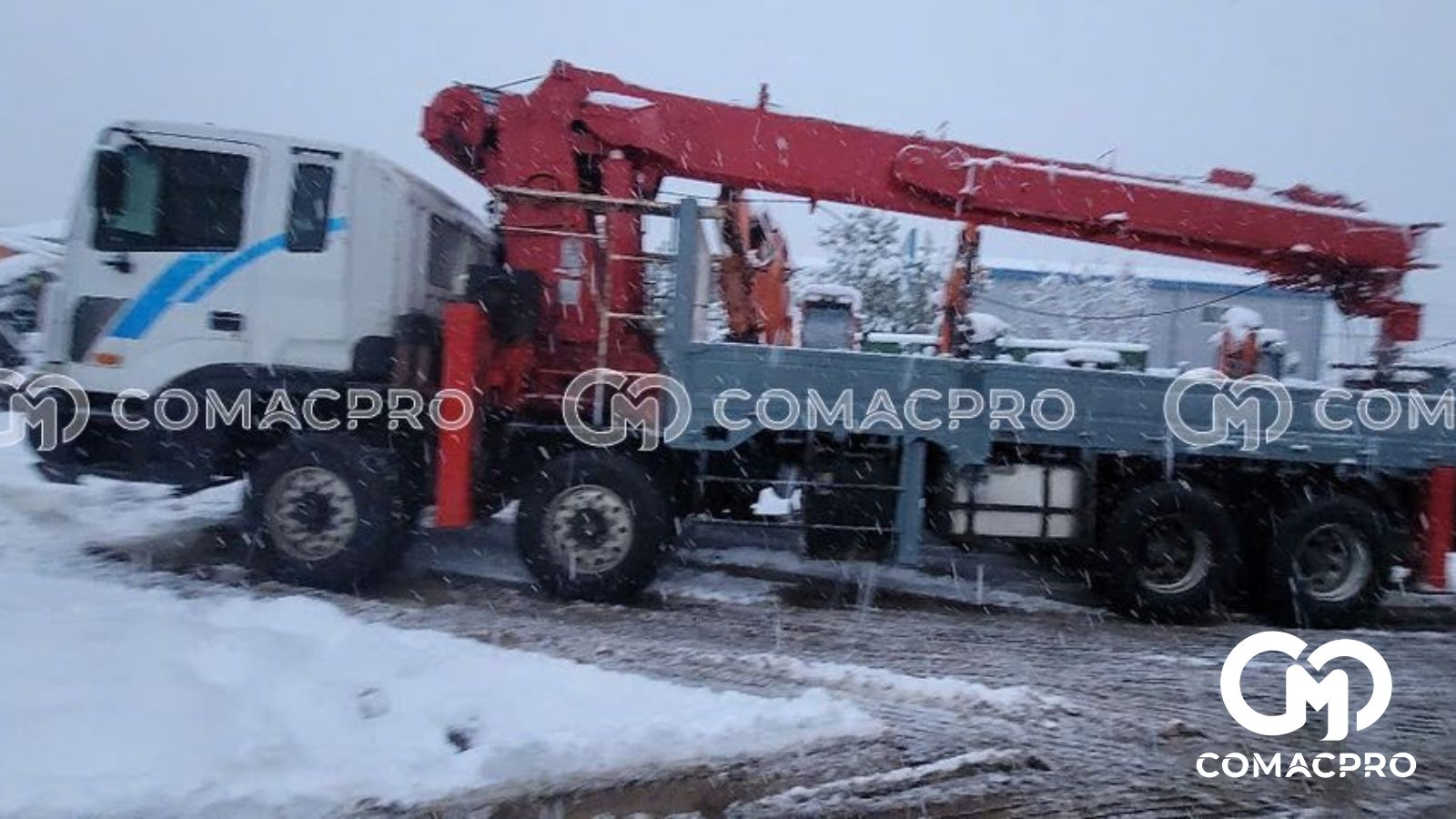 Hyundai HD320 là dòng xe tải nặng được ưa chuộng tại Việt Nam đặc biệt khi được trang bị cẩu.