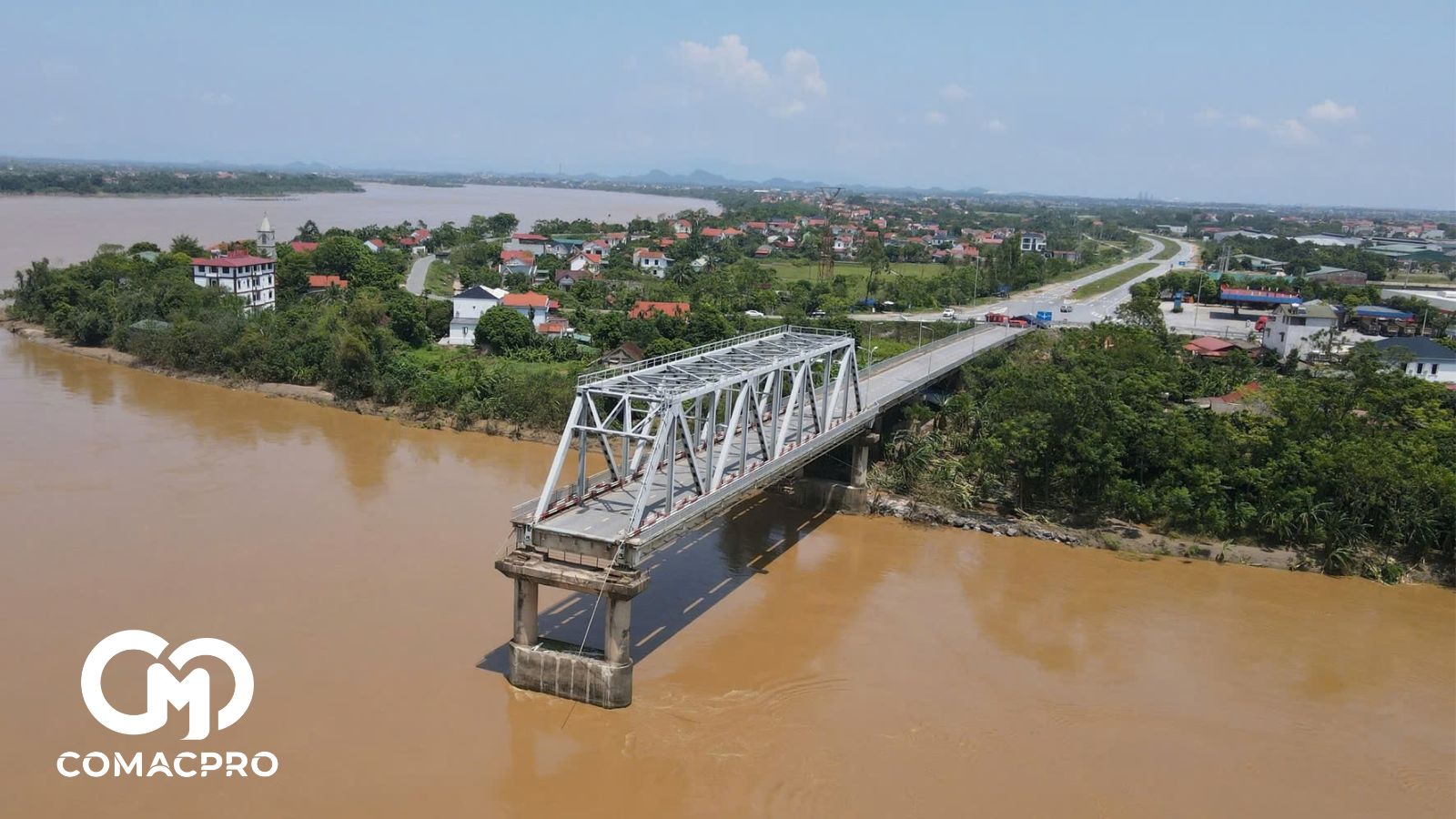 Theo tiến độ ban đầu, hạng mục đổ bê tông bệ, thân trụ cầu và khối K0 đỉnh trụ (rộng 20,5m, cao 7m) sẽ hoàn thành ngày 7/7/2025, nhưng ngày 22/2, các đơn vị liên quan đã phát động đợt thi đua 80 ngày đêm “Thần tốc - quyết thắng” (từ ngày 1/3-19/5/2025), phấn đấu hoàn thành đổ bê tông khối K0 vào ngày 19/5, rút ngắn gần 2 tháng.