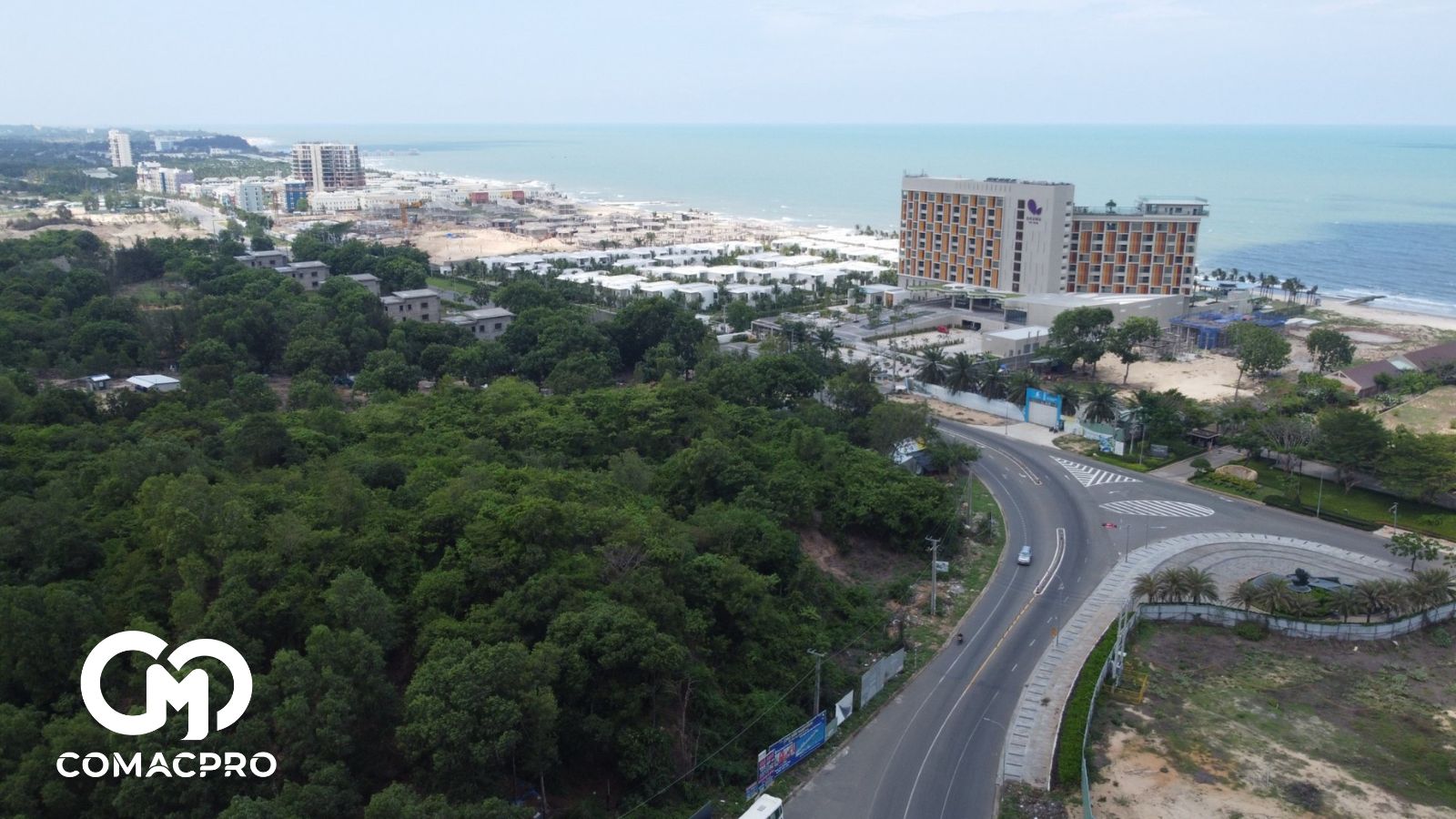 Nhiều tuyến đường lớn hiện nay cũng đang kết nối về Hồ Tràm trong đó có đường tỉnh 994.