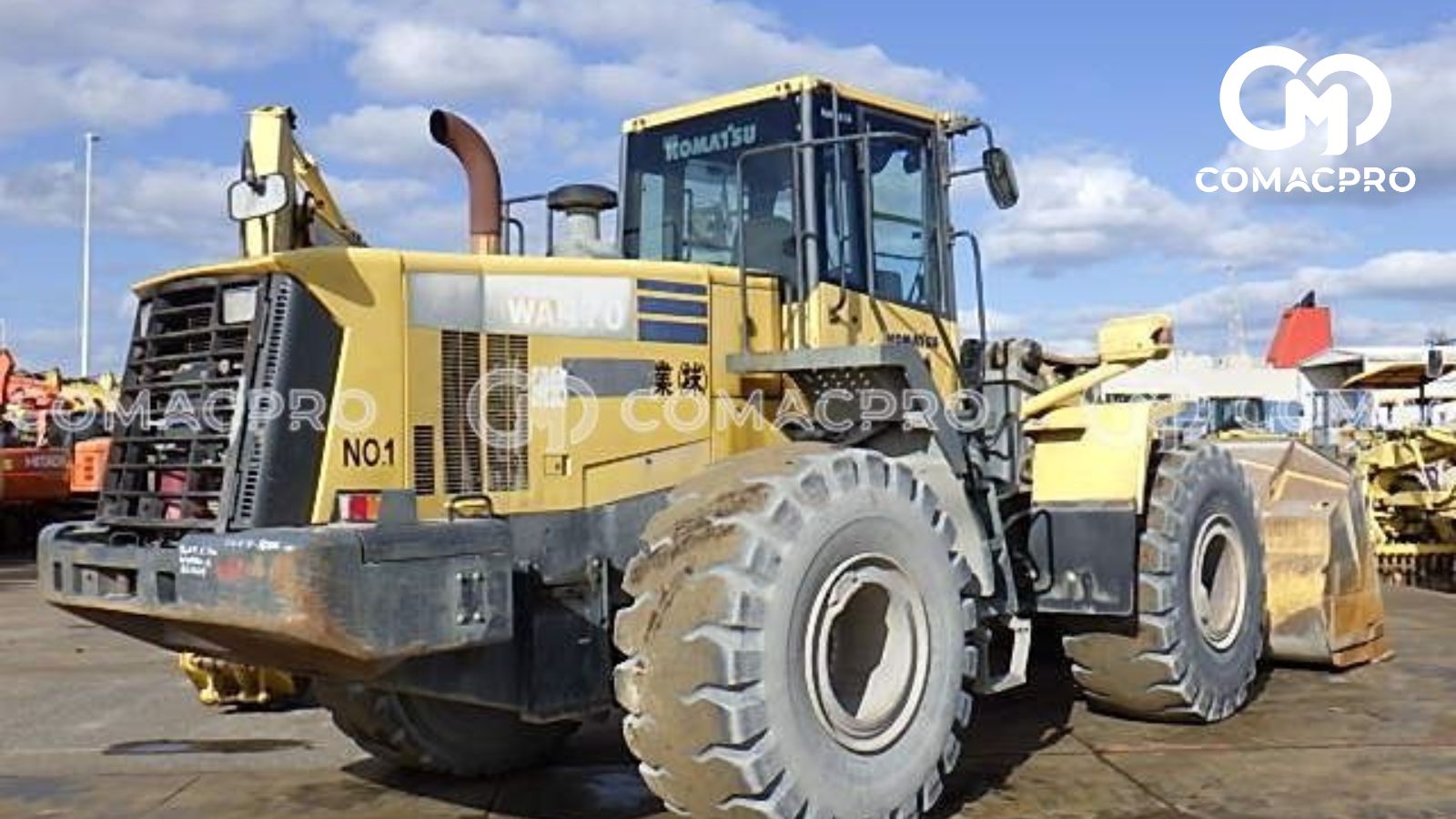 KOMATSU WA470-6 nổi bật với hiệu suất mạnh mẽ và độ bền cao, phù hợp cho các công trình xây dựng, khai thác khoáng sản và bốc dỡ hàng hóa nặng.