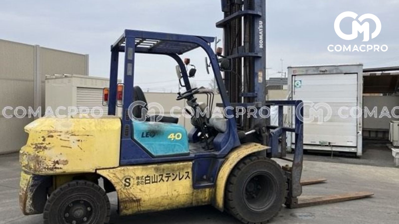 Xe nâng dầu phù hợp để vận chuyển và xếp dỡ hàng hóa nặng trong nhiều lĩnh vực như: