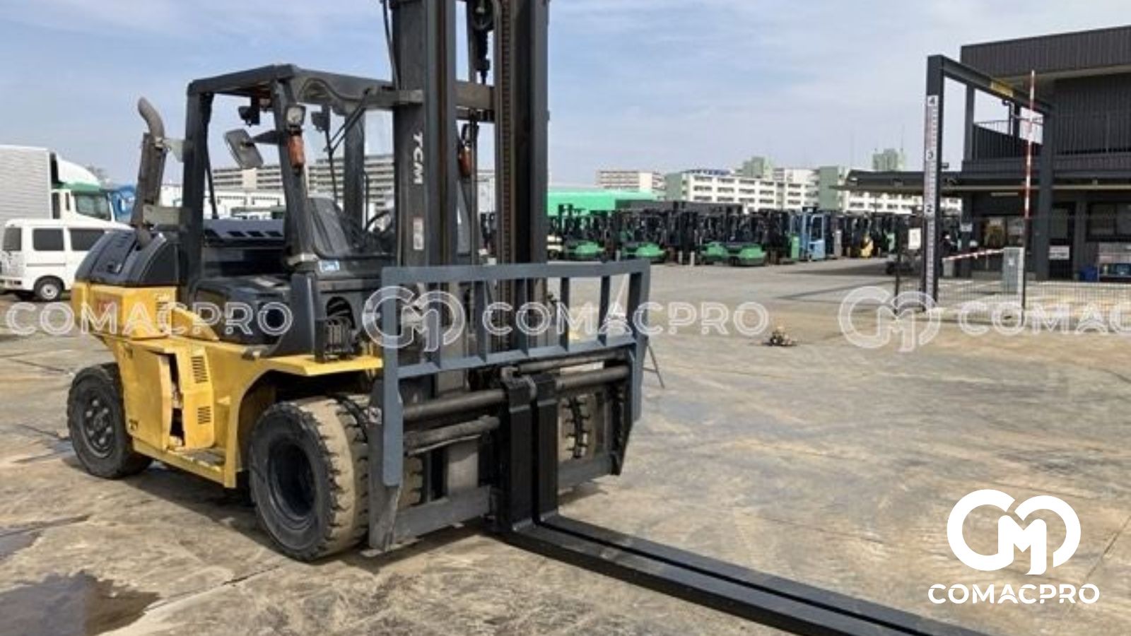 Model MITSUBISHI FD70-9 thuộc dòng xe 7 tấn được thiết kế để đáp ứng nhu cầu nâng hạ hàng hóa nặng.