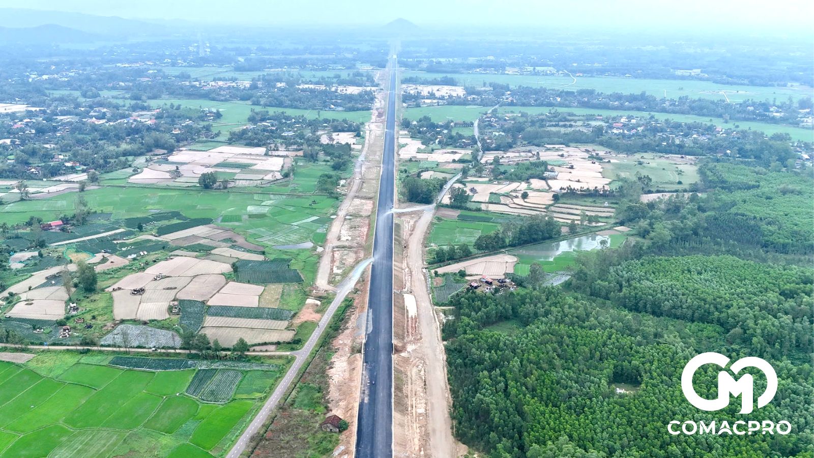 Dự án cao tốc Hoài Nhơn - Quy Nhơn dài 70,1km đi hoàn toàn qua tỉnh Bình Định. Tổng mức đầu tư hơn 12.400 tỷ đồng do Ban Quản lý dự án 85 làm hủ đầu tư. Dự án khởi công ngày 1/1/2023, ngày hoàn thành theo tiến độ điều chỉnh là 30/9/2025.