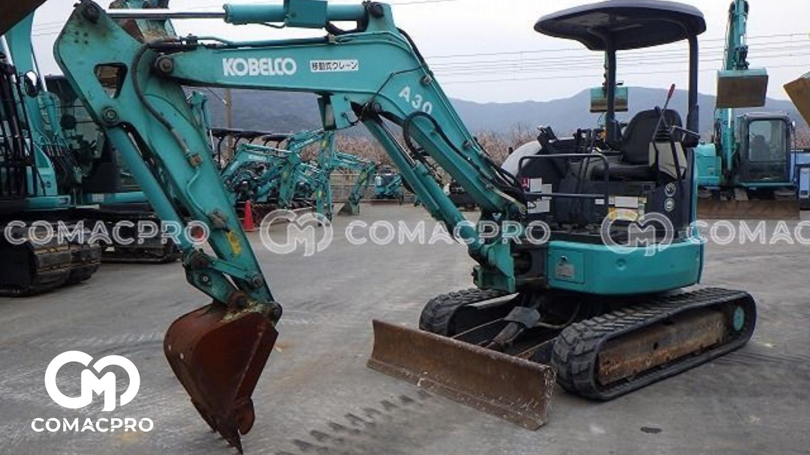 KOBELCO SK30SR là lựa chọn lý tưởng cho công trình xây dựng nhỏ, nông nghiệp, làm đường và các khu vực có không gian hạn chế.