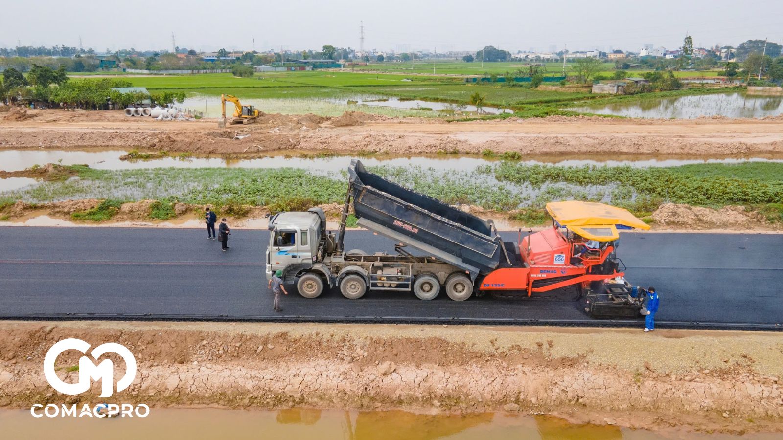 Theo ông Sơn, với phần mặt bằng sạch, tiến độ cơ bản đảm bảo. Các vị trí vướng mặt bằng chủ yếu liên quan đường điện, công trình ngầm, nổi. Hiện TP đang triển khai thực hiện công tác di dời, dự kiến hoàn thành trong tháng 3.