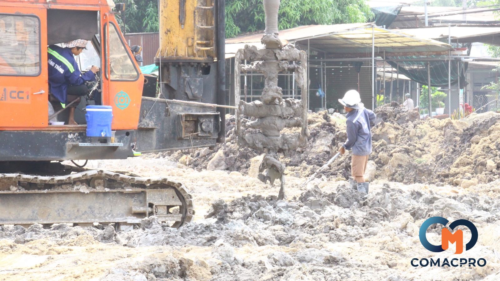 Ông Huỳnh Văn Hiếu, Chỉ huy phó công trường Tổng công ty Xây dựng số 1 cho biết công trường đang triển khai 4 mũi thi công.