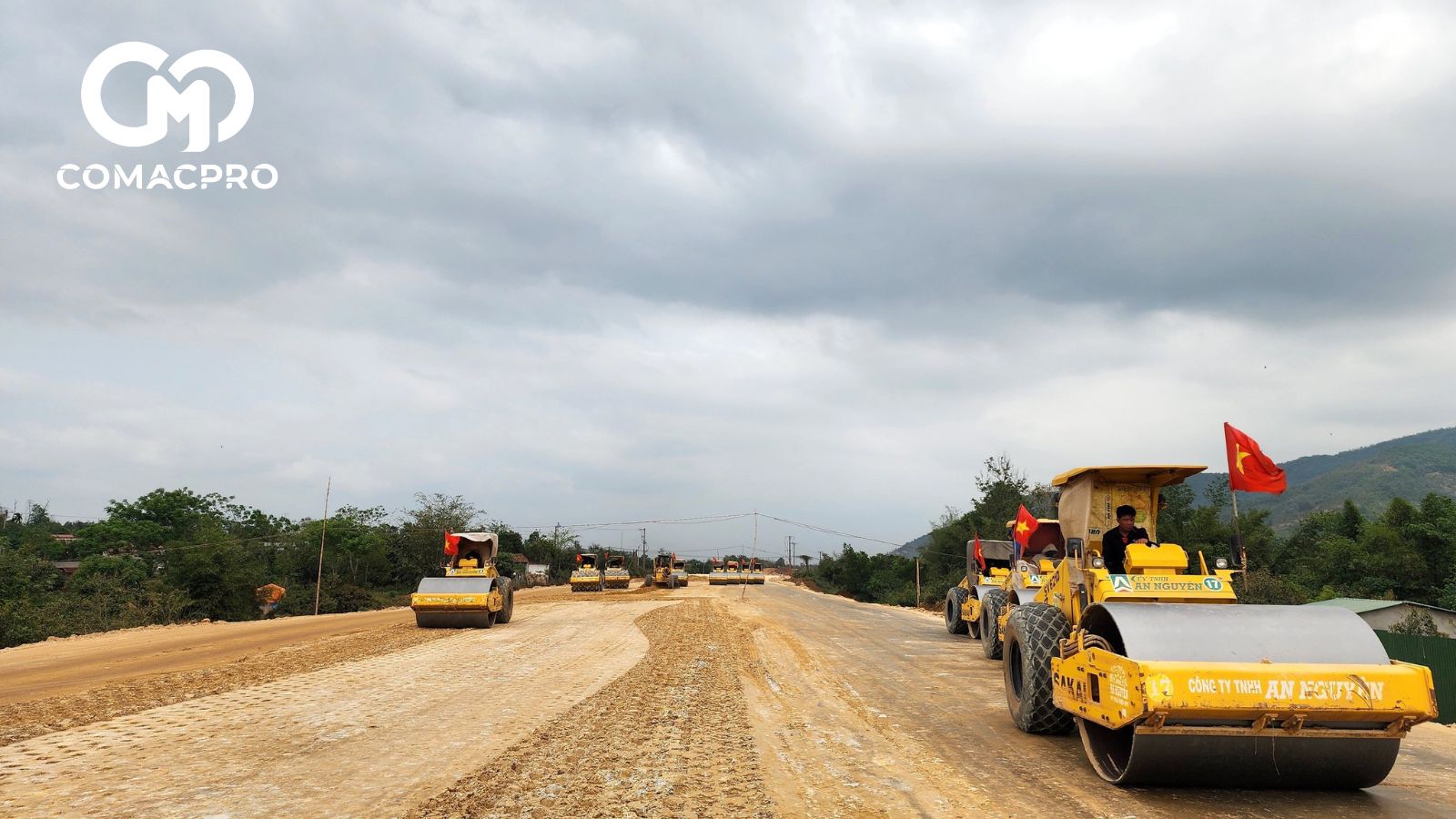 Dự án thành phần 3 cao tốc Khánh Hòa - Buôn Ma Thuột do UBND tỉnh Đắk Lắk làm chủ đầu tư có chiều dài 48km, tổng mức đầu tư hơn 6.165 tỷ đồng. Dự án được chia làm 3 gói thầu và do 7 nhà thầu đảm nhận thi công.