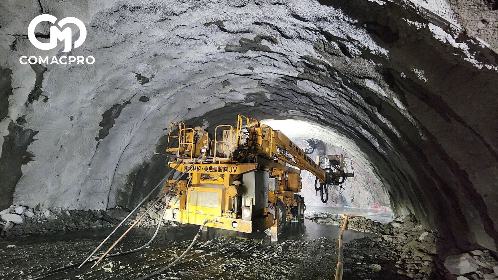 Theo Ban điều hành gói thầu XL01, hiện nay hầm trái đã khoan được 712m và hầm phải đạt 751m. Nhà thầu đang tiếp tục huy động nguồn lực để đẩy nhanh thi công nổ mìn phá đá, khoan hầm và đào hạ nền. Dự kiến đến cuối tháng 11/2025 sẽ đào thông hầm Phượng Hoàng.