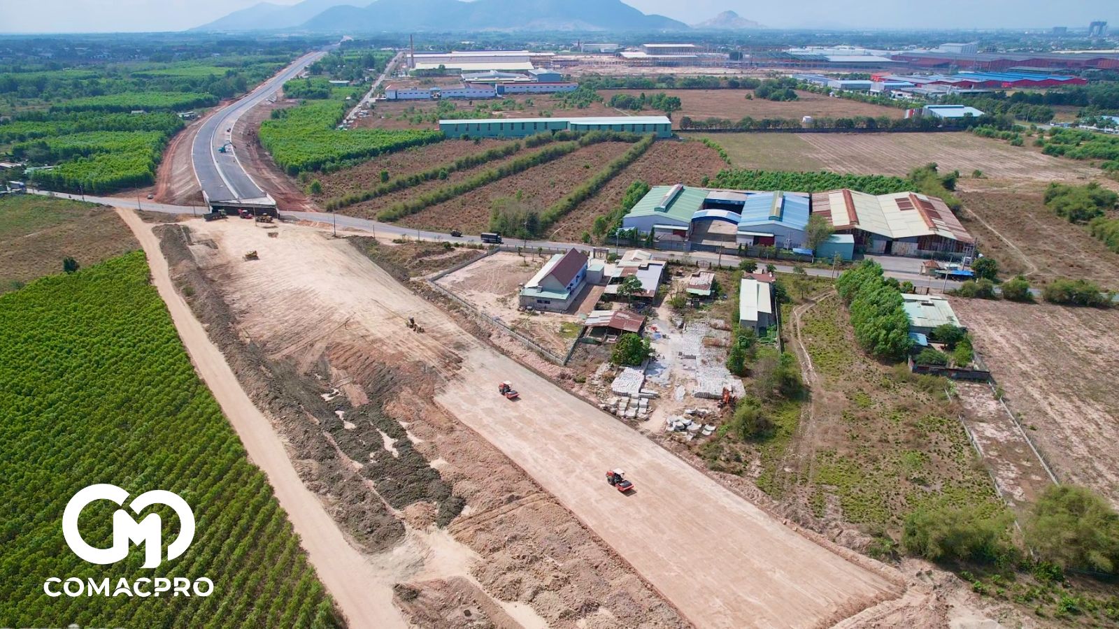 Hiện nay, cơ bản các nhà thầu ở dự án thành phần 2 cũng đang tập trung đắp nền đường.