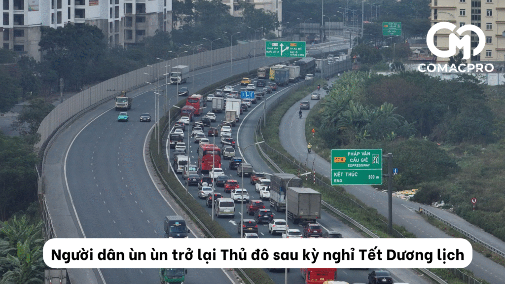 Người dân ùn ùn trở lại Thủ đô sau kỳ nghỉ Tết Dương lịch, cửa ngõ Hà Nội đông nghẹt